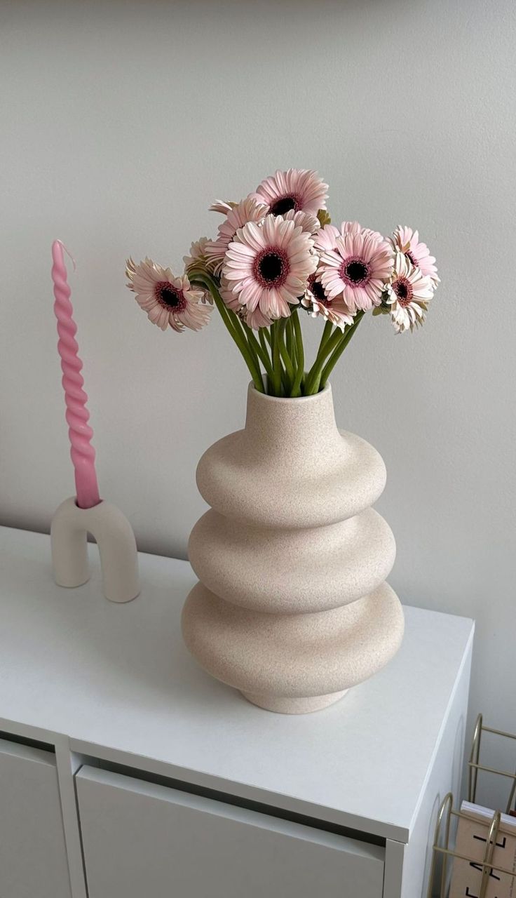 Speckled sand 3-tier vase with pink gerbera flowers